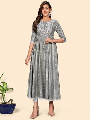 Vbuyz Women'S Embroidered Anarkali Cotton Blend Pista Stitched Kurta 1