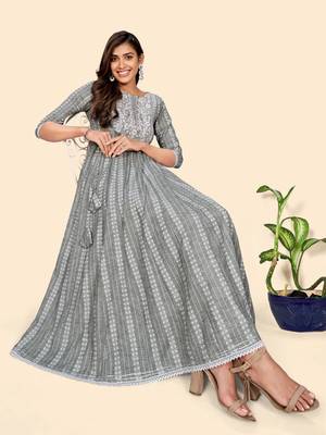 Vbuyz Women'S Embroidered Anarkali Cotton Blend Pista Stitched Kurta 3