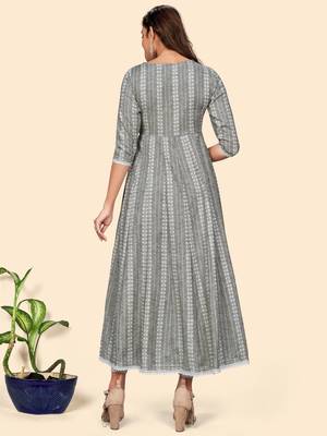 Vbuyz Women'S Embroidered Anarkali Cotton Blend Pista Stitched Kurta 4