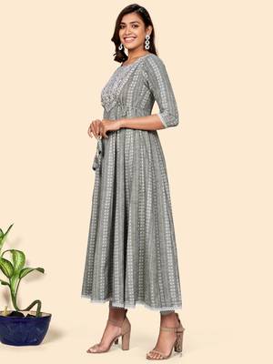 Vbuyz Women'S Embroidered Anarkali Cotton Blend Pista Stitched Kurta 5