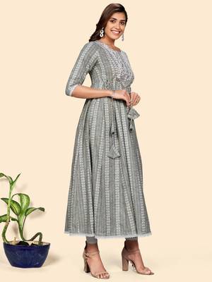 Vbuyz Women'S Embroidered Anarkali Cotton Blend Pista Stitched Kurta 6