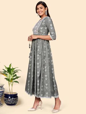 Vbuyz Women'S Embroidered Anarkali Cotton Blend Pista Stitched Kurta 5