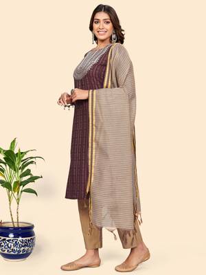 Vbuyz Women'S Embroidered & Sequience Straight Cotton Purple Stitched Kurta Pant With Dupatta 5