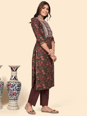 Vbuyz Women'S Embroidered & Gota Patti Work Straight Cotton Green Stitched Kurta Pant With Dupatta 6