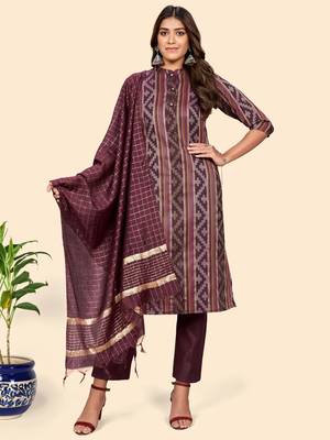 Vbuyz Women'S Print & Striped Straight Cotton Maroon Stitched Kurta Pant With Dupatta 3