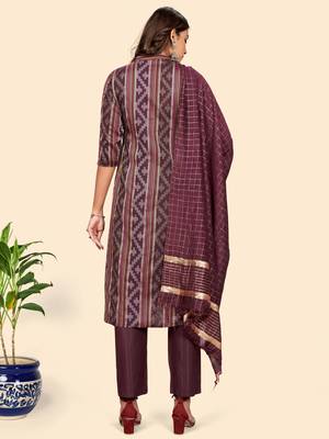 Vbuyz Women'S Print & Striped Straight Cotton Maroon Stitched Kurta Pant With Dupatta 4