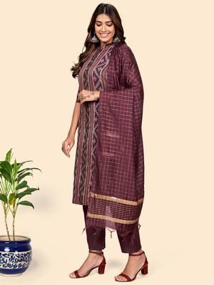 Vbuyz Women'S Print & Striped Straight Cotton Maroon Stitched Kurta Pant With Dupatta 5