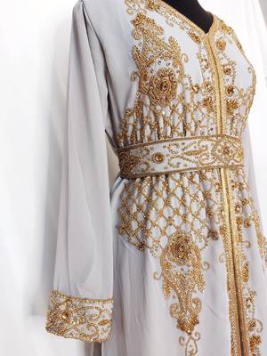 Grey Moroccan Kaftan sun-proof hijab 3