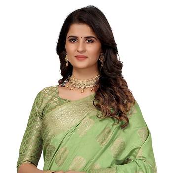 Green hand woven silk blend saree with blouse 3