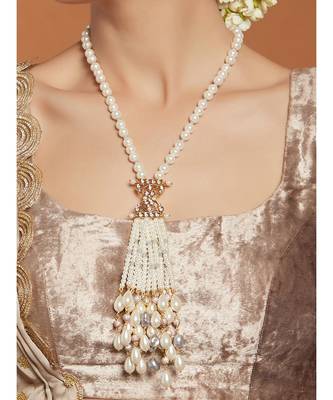 Distinctive White and Gold Necklace 3