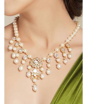 Delicate White and Gold Pearl Necklace 1