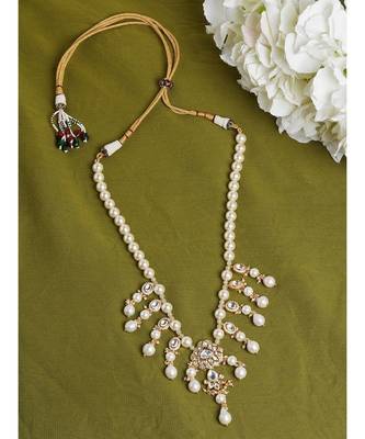 Delicate White and Gold Pearl Necklace 2