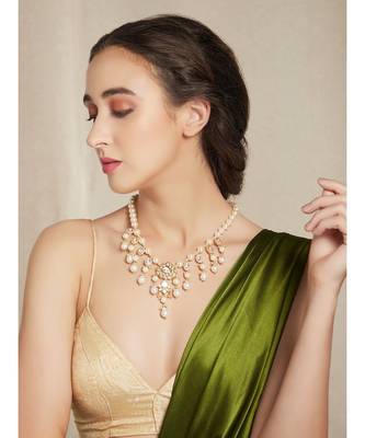 Delicate White and Gold Pearl Necklace 3