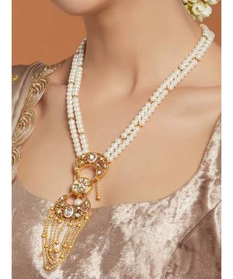 Chained Tassel White and Gold Pearl Necklace 2