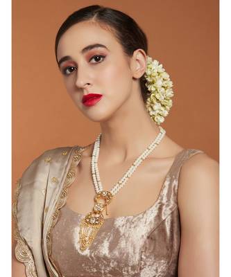 Chained Tassel White and Gold Pearl Necklace 3