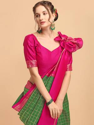Green & Pink banarasi silk Woven Design Banarasi Saree 4