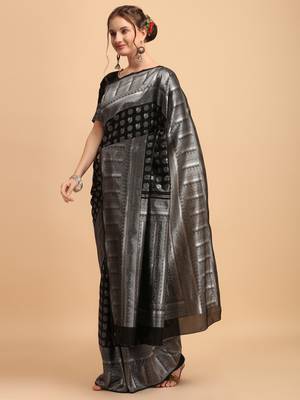 Black banarasi silk Woven Design Banarasi Saree 2