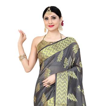 Grey woven organza saree with blouse 3