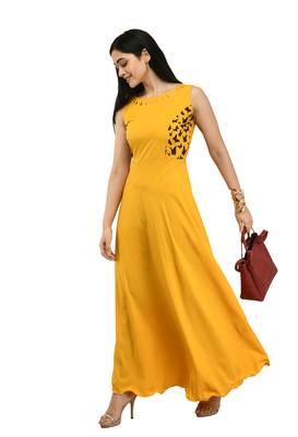 Yellow plain crepe maxi-dresses 5