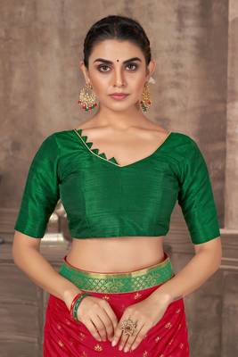Red printed silk blend saree with blouse 4