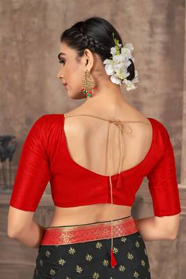 Black printed silk blend saree with blouse 5