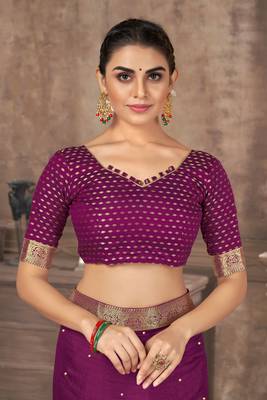 Purple Embroidered Silk Blend Saree With Blouse 4