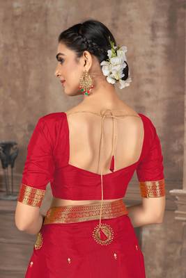 Red embroidered silk blend saree with blouse 5
