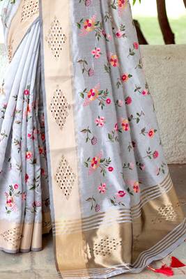 Grey woven linen saree with blouse 4