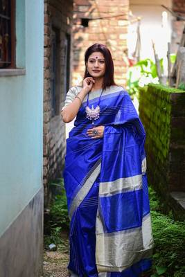 Grey printed tussar saree with blouse 2