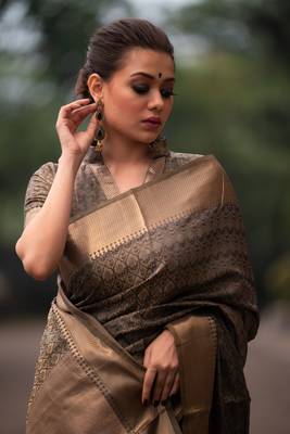 Yellow woven linen saree with blouse 2