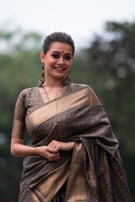 Yellow woven linen saree with blouse 3
