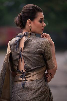 Yellow woven linen saree with blouse 4