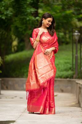 Sea green woven linen saree with blouse 4