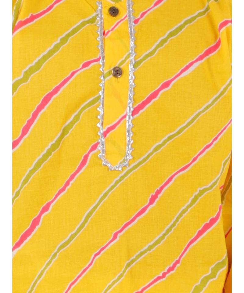 Yellow Leheriya Print Kurta Pajama Set.