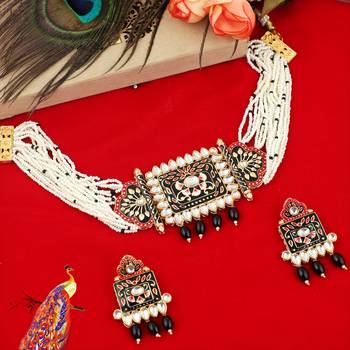 Black pearl chokers 1