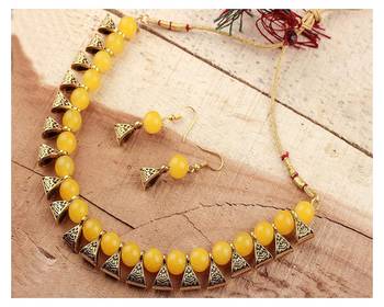 Exotic Yellow Beaded Gold-Plated Wedding Jewellery Choker Necklace Set for Women 1