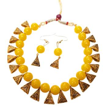 Exotic Yellow Beaded Gold-Plated Wedding Jewellery Choker Necklace Set for Women 2