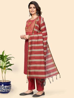Print & Embroidered Straight Cotton Coral Stitched Kurta Pant With Dupatta 5