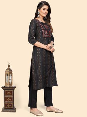 Print & Embroidered Straight Cotton Black Stitched Kurta Pant With Dupatta 6