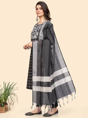 Printed & Embroidered Straight Cotton Black Stitched Kurta Pant With Dupatta 5