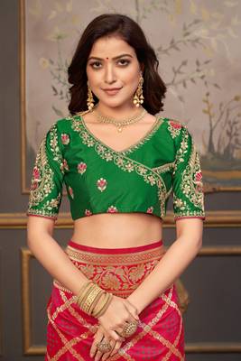 Red woven banarasi silk saree with blouse 4