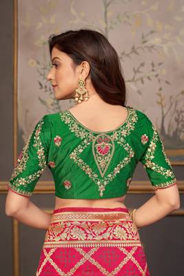 Red woven banarasi silk saree with blouse 5