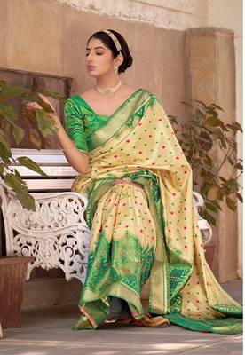 Cream and Green Color  Kanjiwaram Silk Weaving Work Traditional Saree 2