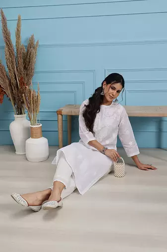 Hand Embroidered White Cotton Lucknow Chikankari Women Kurta