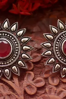 Red onyx studs