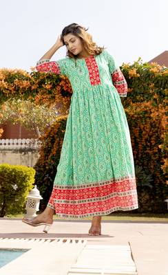 Light Green Border Badhni Printed Rayon Flared/Gown Kurti 4