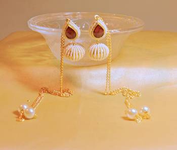 Kashmiri Pearl Danglers Black 1