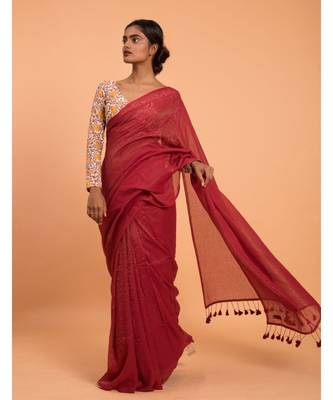 Suta Red & Gold Stripes Woven Zari Pure Cotton Handloom Saree 3