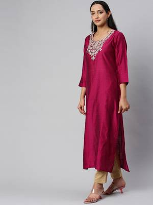 magenta and gold gota patti straight kurta with overall elasticated golden trouser. 3