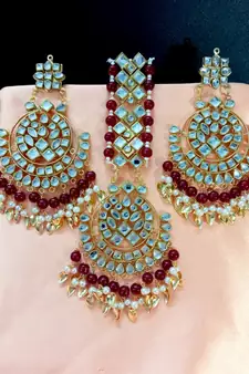 Maroon Copper Base Gold Plated Kundan Light Weight Earrings Maangtika Set Combo